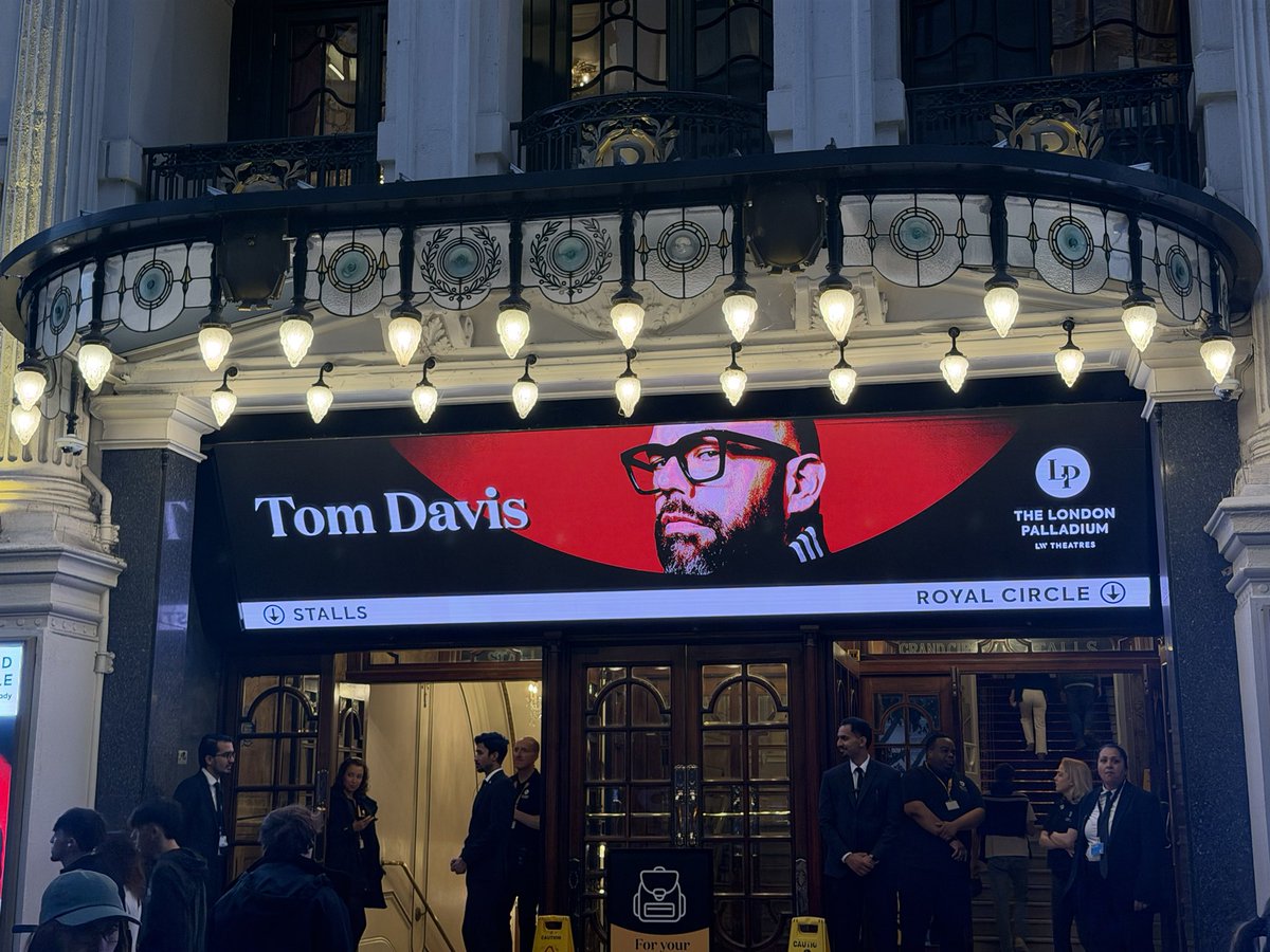 cultcouple's tweet photo. Double @LondonPalladium this weekend seeing @Starsailorband and @BigTomD with Oliver in the middle with @RealMattLucas as Fagin at The Gielgud Theatre 👍👍 @DMTWestEnd https://t.co/0Y55sZSzg0