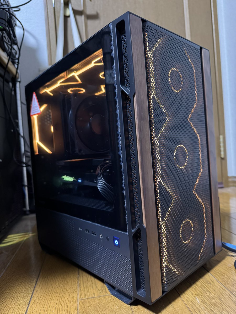 RS27Taka's tweet photo. 売れ残ったPCに付いてるRadeon RX675…XTを外して先ほどのPCに移植しました(´・ω・`)

これにて完成でいいや。
スペックは
CPU:Core i5 11500
メモリ:32GB
SSD:1TB
グラボ:Radeon 6750XT
OS:Windows11 Home
と、こんな感じなんでどっかに流すとするか…

で、グラボ抜いちゃったPCはどーしよ？？ https://t.co/O2iNBfDku1