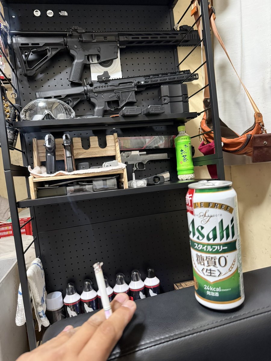 KANE_yan1008's tweet photo. ビール、タバコ、銃達、パーツ、ガス
鑑賞中ですWWW https://t.co/cXK85hrtdZ
