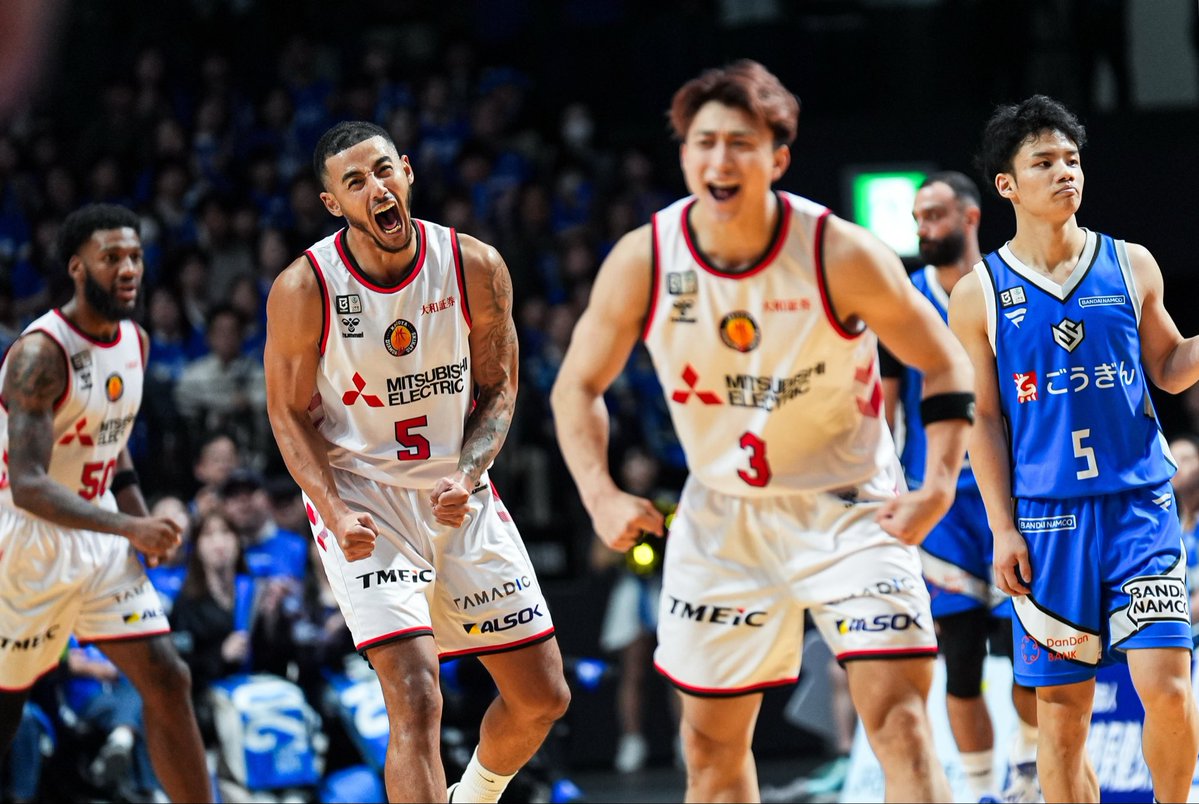 nagoyadolphins's tweet photo. 🆚島根GAME2 第1クォーター
実況『これが名古屋のディフェンスだッ！！』

本日の連続8秒バイオレーション。
咆哮の瞬間がバッチリ押さえられておりました📸
試合映像とともに、お楽しみください🙂‍↕️🔙

＠taketooo0115 @aoyama2k1088 
@zay_murf  #ドルフィンズ