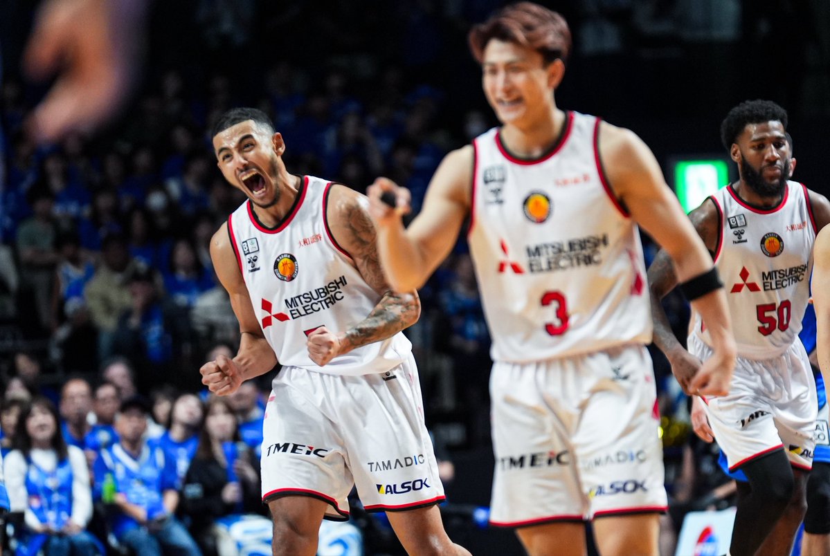 nagoyadolphins's tweet photo. 🆚島根GAME2 第1クォーター
実況『これが名古屋のディフェンスだッ！！』

本日の連続8秒バイオレーション。
咆哮の瞬間がバッチリ押さえられておりました📸
試合映像とともに、お楽しみください🙂‍↕️🔙

＠taketooo0115 @aoyama2k1088 
@zay_murf  #ドルフィンズ