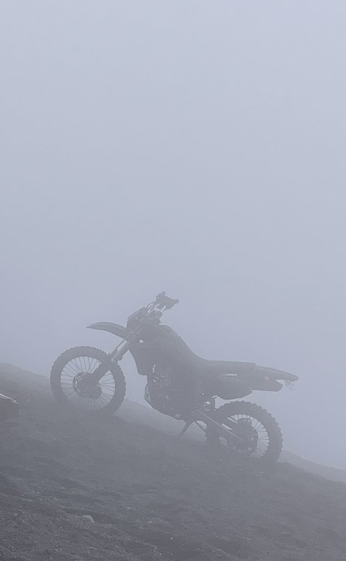 ken_xsr900gp's tweet photo. 久しぶりにこんな霧の中運転した

こっちのＤトラ半年ぶり位に動かしたかも。 https://t.co/gnRz3oP7W1