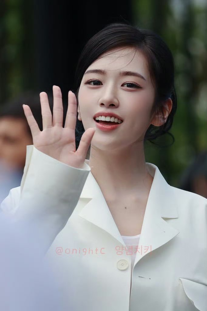 Yujinyd's tweet photo. Yujin delivers top-tier fashion visuals on the Lacoste PFW stage.

YUJIN AT LACOSTESS27 PFW
#YUJINxLacoste
#ANYUJIN
#LacosteSS27 https://t.co/i5nOJxsxRJ