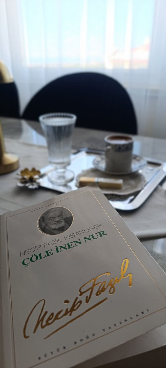 Letjusticebe1's tweet photo. "Çöle inen nur, sadece bir aydınlık değil; o aydınlığı taşımaya talip olanlar için baştan başa bir çiledir. Davanın büyüklüğü, uğrunda çekilen çilenin derinliğiyle ölçülür."

#HocamlaOkuyorum https://t.co/Xtv9iomrtx