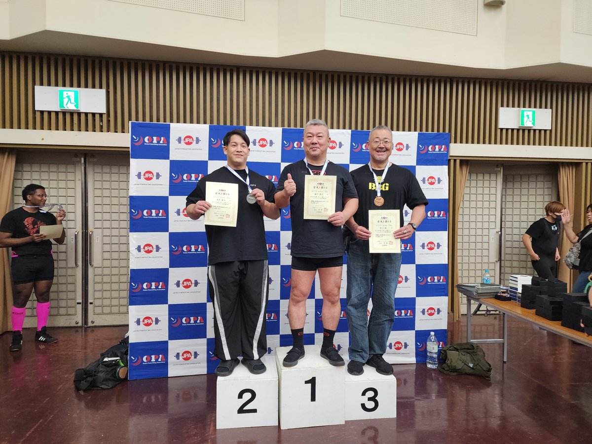 Bao3san's tweet photo. #ベンチプレス
#近畿ベンチプレス選手権大会 出場しました！！
第③失敗したのは悔しかったですが一先ず公式ベスト更新できたのは良かったです！！次回また頑張ります😆🔥
応援ありがとうございました🙇

第①試技182.5kg⬜⬜⬜PR+2.5kg
第②試技190kg⬜⬜⬜PR+10kg
第③試技195kg🟥🟥🟥 https://t.co/q1FV0qhJBW