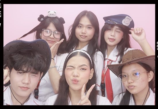 heia1y's tweet photo. we gained new amazing friends btw! https://t.co/p8UpVxlSde