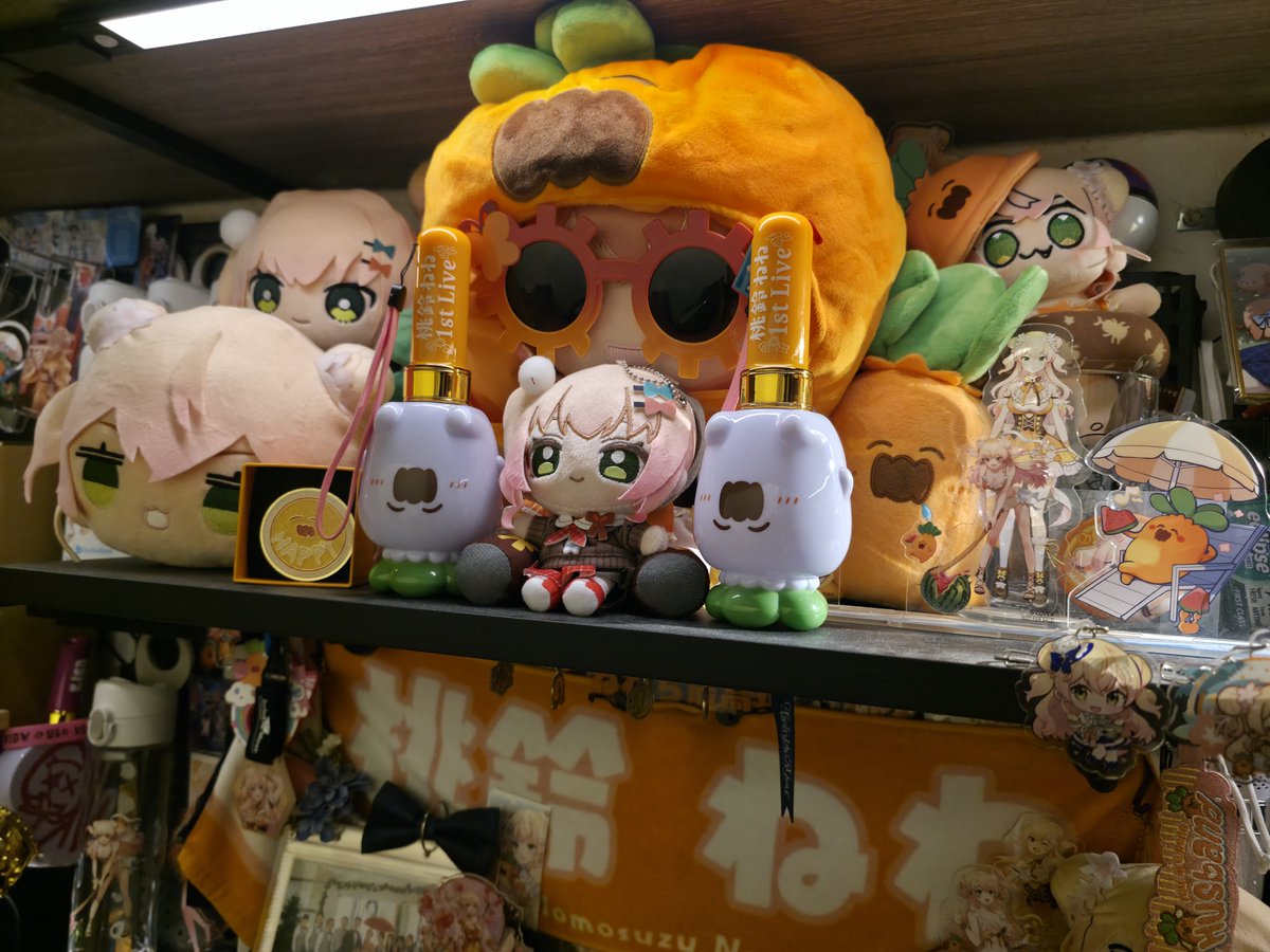 MaMaanki520's tweet photo. ついにねねちの誕生日グッズが届いた！超嬉しい！さっそく飾ったよ！みんなに共有しちゃう！ 🧡✨

#みてみてねねち https://t.co/SSmoz9DTu3