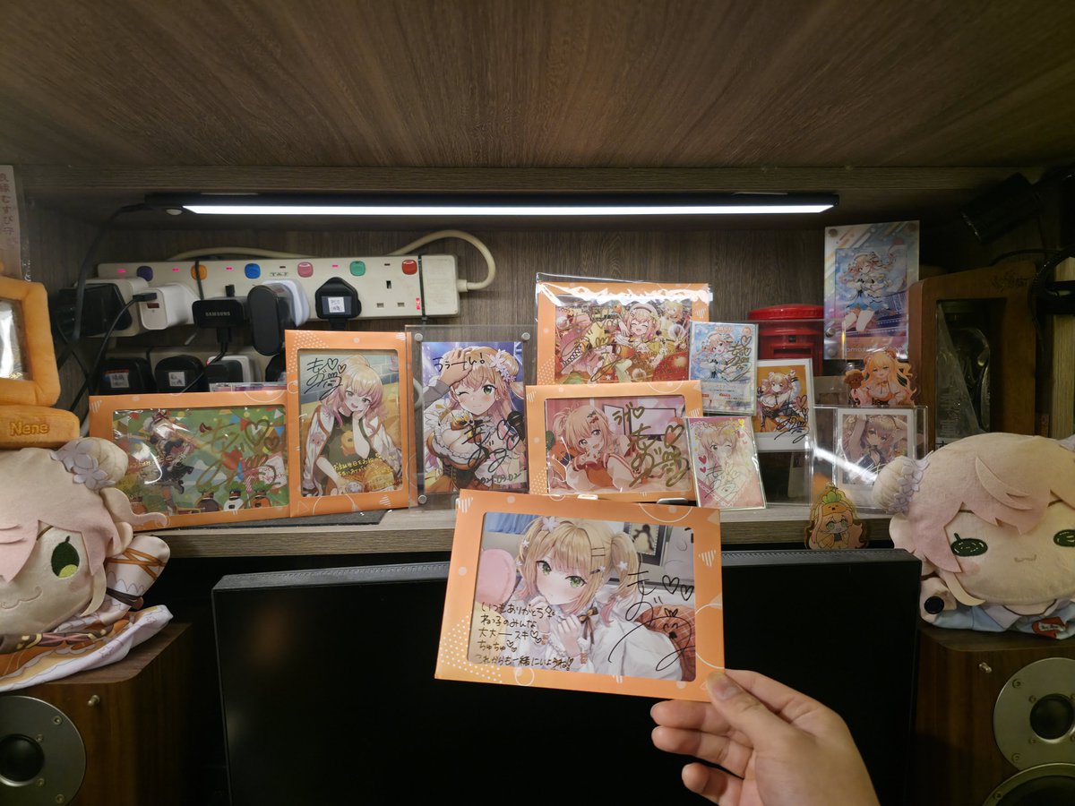 MaMaanki520's tweet photo. ついにねねちの誕生日グッズが届いた！超嬉しい！さっそく飾ったよ！みんなに共有しちゃう！ 🧡✨

#みてみてねねち https://t.co/SSmoz9DTu3