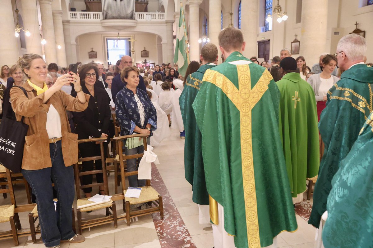 datirachida's tweet photo. ✨ Un week-end dans le 7e arrondissement !
💍 Célébrations de mariages
🚒 Portes ouvertes de la Caserne Malar
🎶 Bal du Curé
⛪ Messe de rentrée de la Paroisse @spgroscaillou 

Un week-end placé sous le signe de la convivialité, du partage et de la vie de quartier ! 🇫🇷❤️

#Paris7 https://t.co/Br1ifhgvSr