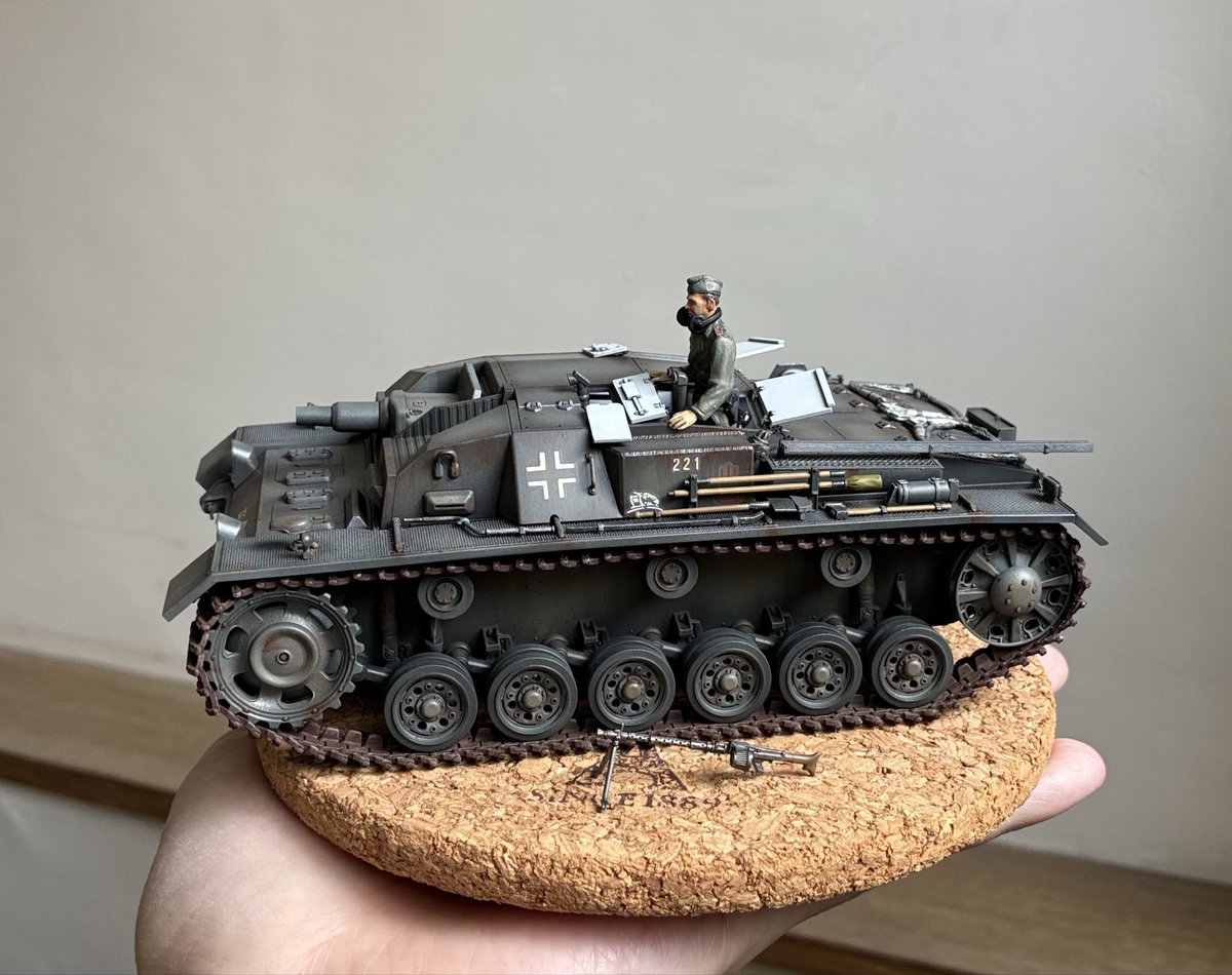 ChangYogen's tweet photo. Just completed crew figure of StuG III. https://t.co/QN1wNfCUIQ