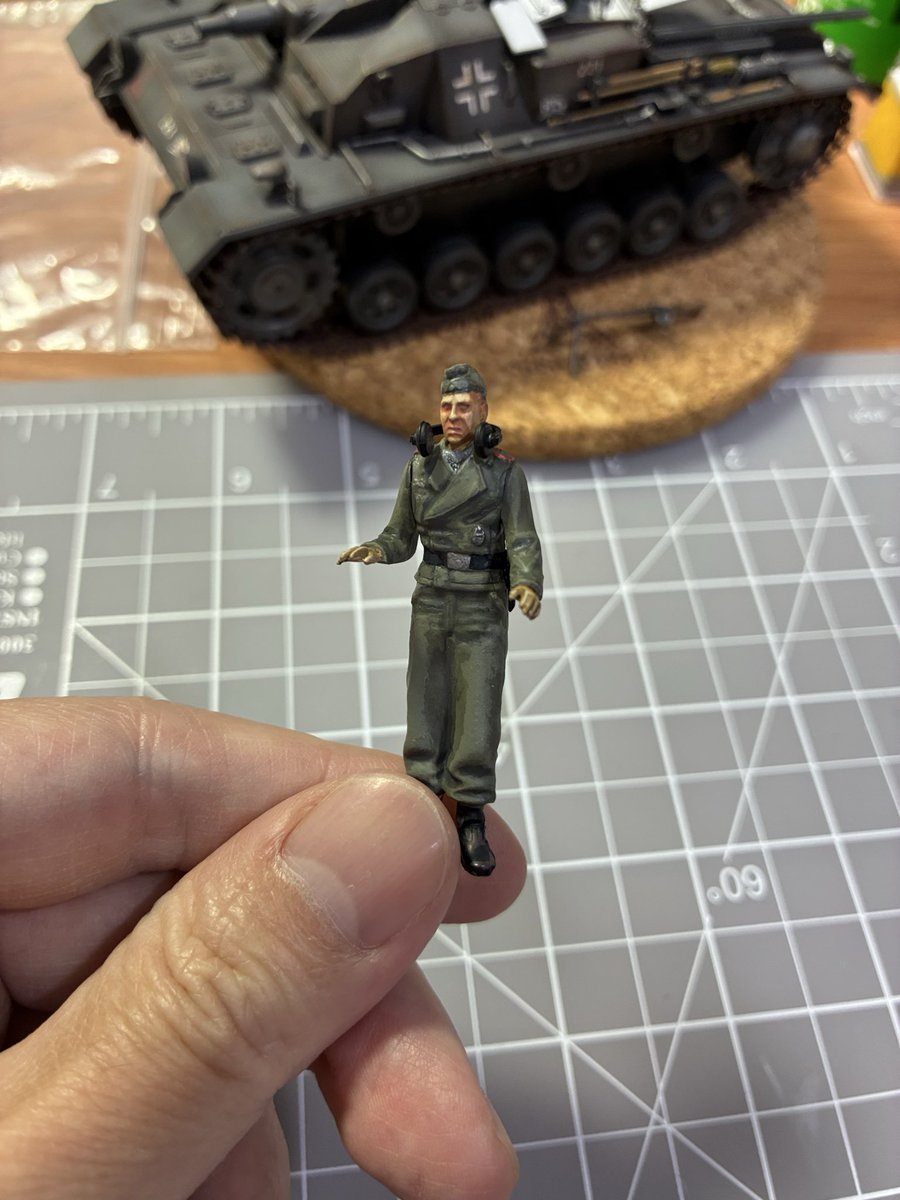 ChangYogen's tweet photo. Just completed crew figure of StuG III. https://t.co/QN1wNfCUIQ