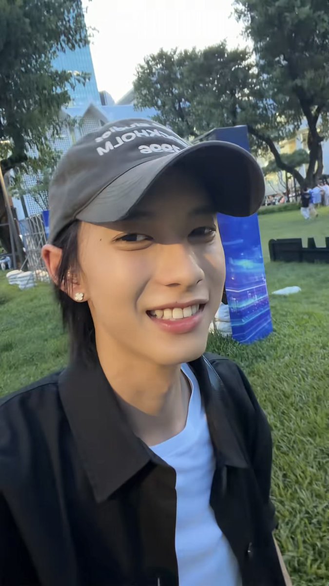 papillpraew's tweet photo. ยิ้มหวานอยู่คนเดียวเลย ขี้โกงงะ 🤏🏻🤏🏻
#ppoohkt #PooHHooPers https://t.co/LoYWBRuHxl