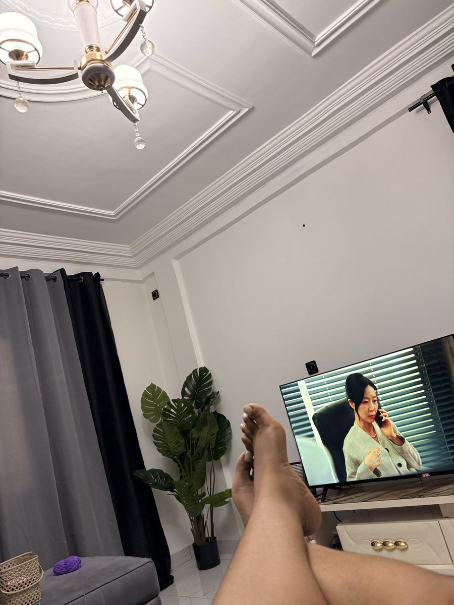 mellycrochets's tweet photo. My View;

Can I see yours…?🖤🤍 https://t.co/Tjcv1d9Qqf