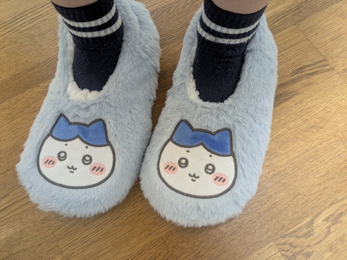aras0704's tweet photo. 可愛いー！もこもこハチ https://t.co/LxsUiA7eJ5