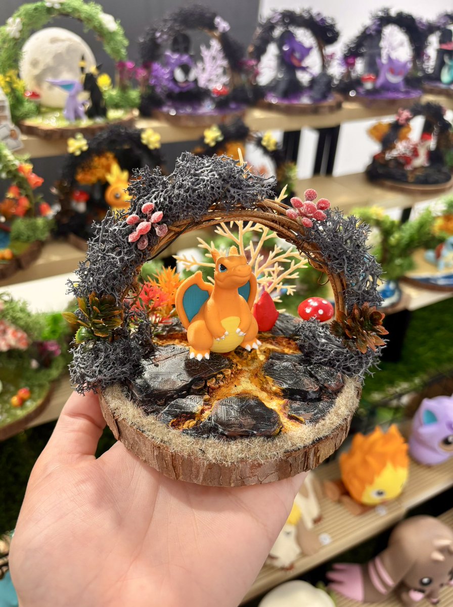 HanabiArtesania's tweet photo. He subido algunos dioramas a mi tienda, por si tenéis que hacer un regalito de Navidad o un auto regalito de Navidad 😂 y os gustaría algo de lo que hago ❤️

Al menos para amortizar un poco todo el palazo que está siendo la Cómic Con 😅

Un RT me ayuda mucho 🍀 https://t.co/zIGylZgisi