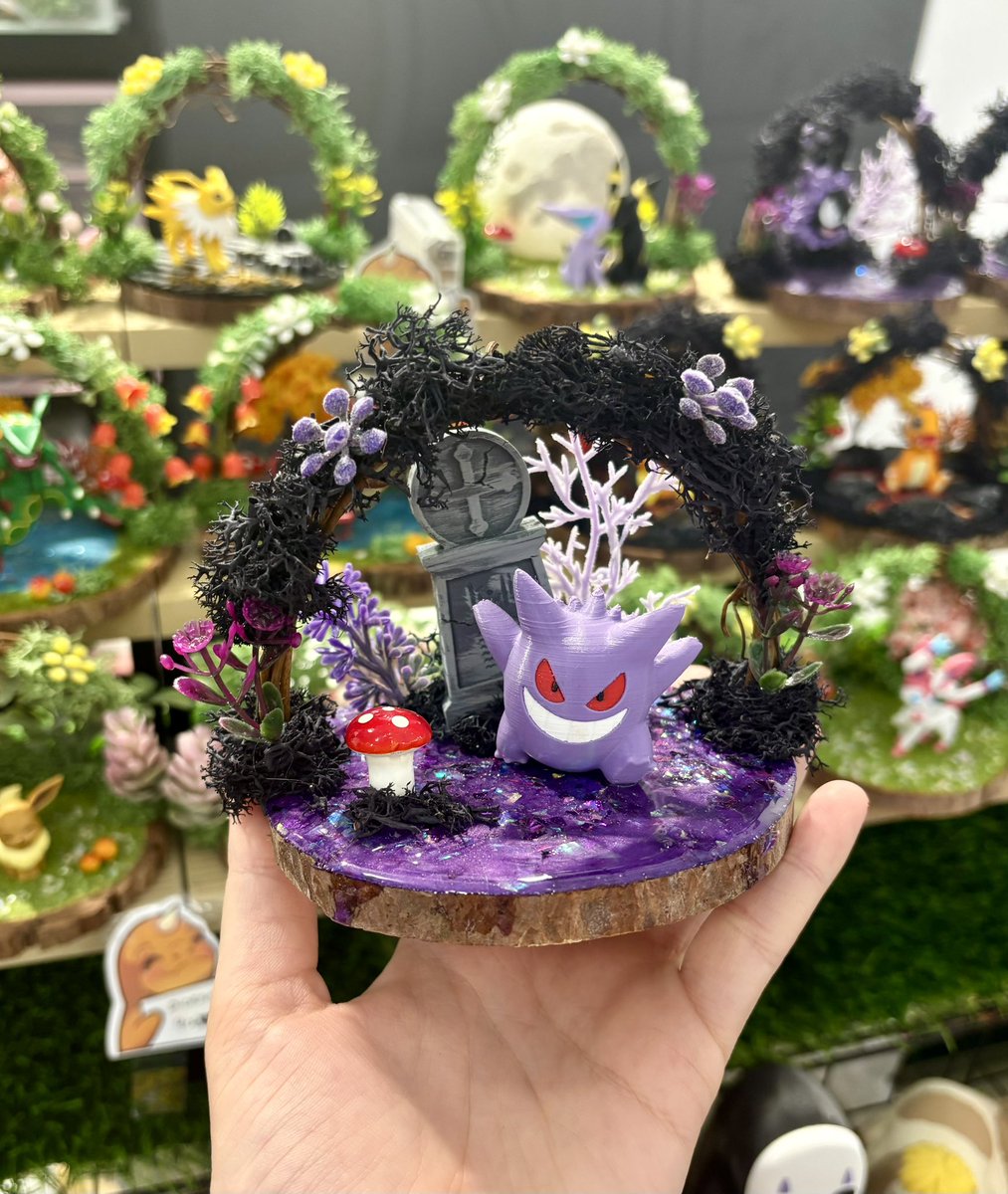 HanabiArtesania's tweet photo. He subido algunos dioramas a mi tienda, por si tenéis que hacer un regalito de Navidad o un auto regalito de Navidad 😂 y os gustaría algo de lo que hago ❤️

Al menos para amortizar un poco todo el palazo que está siendo la Cómic Con 😅

Un RT me ayuda mucho 🍀 https://t.co/zIGylZgisi