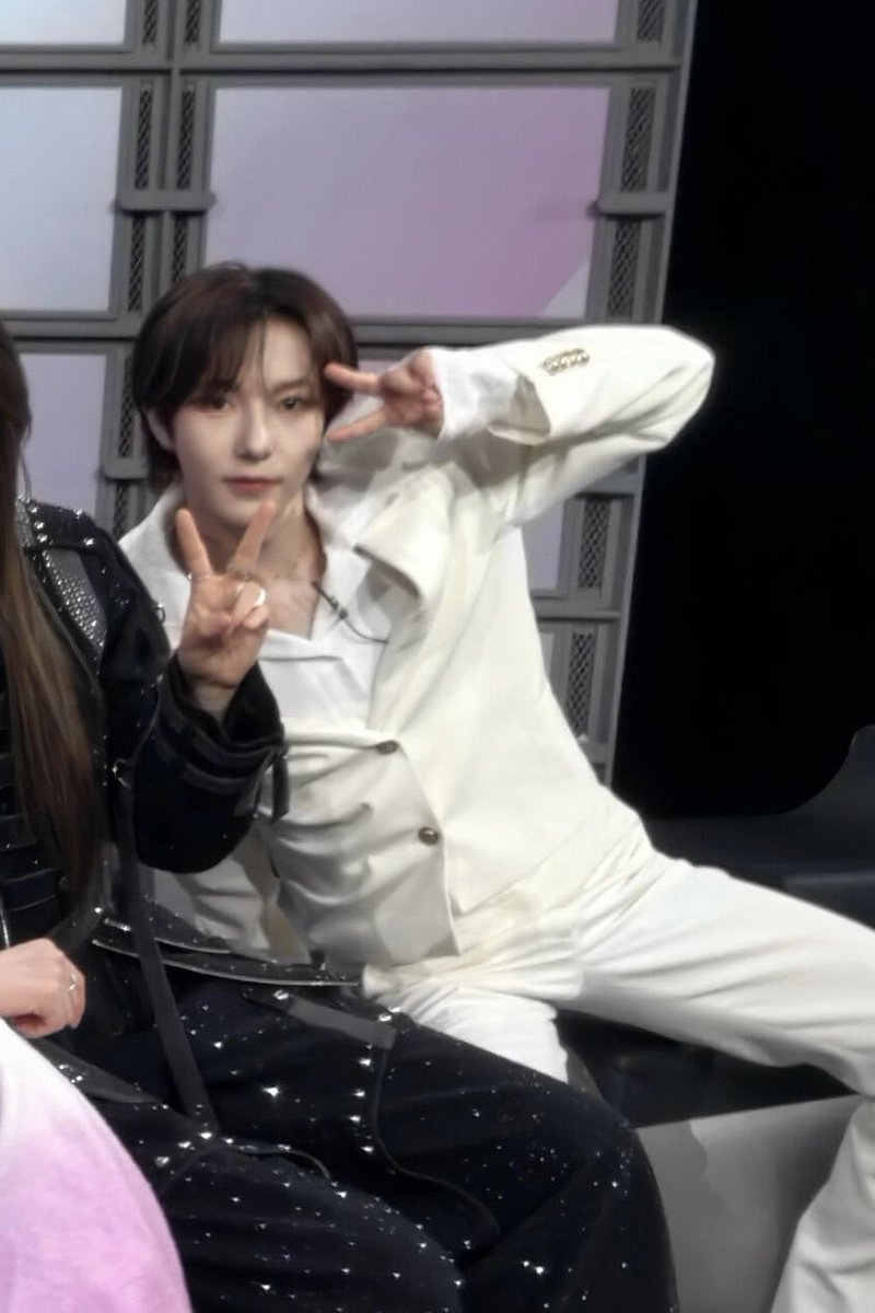 POPCORNBOBO323's tweet photo. 261004 林晓 MC XHS #RENJUN #런쥔 

 🦊🤍✌🏻 https://t.co/rmlSAv7L6a
