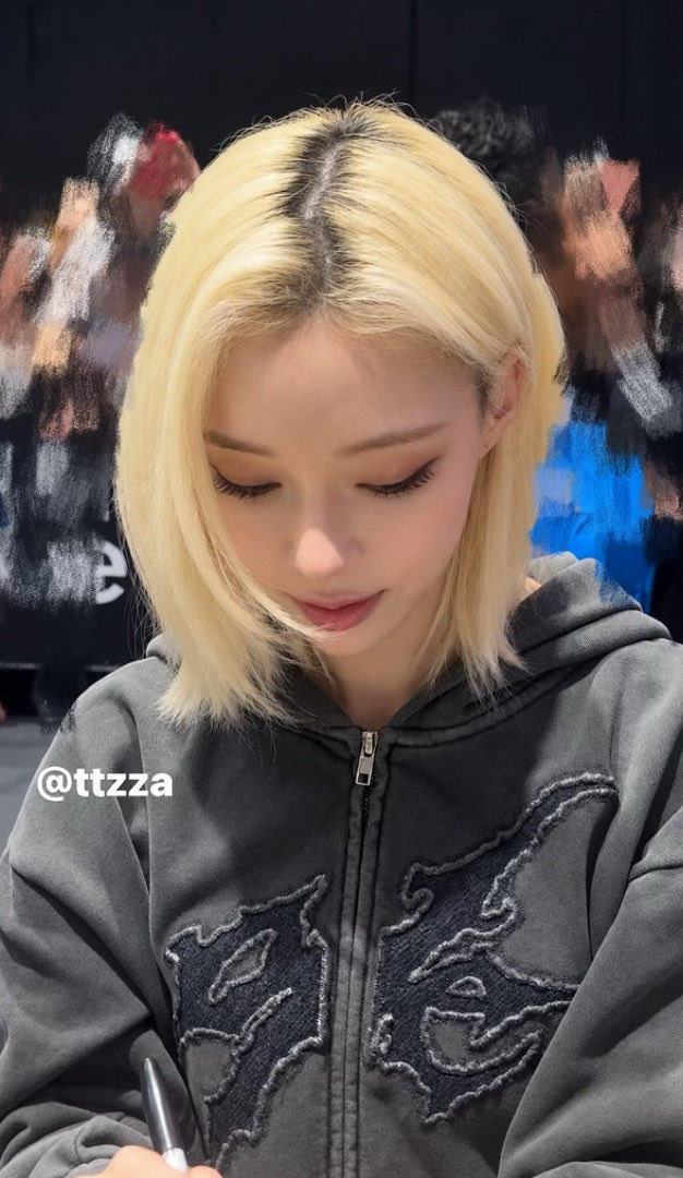 Quartersung's tweet photo. 🤍 ✍️🐶

귀엽다 😳 https://t.co/w9Da3A58h9