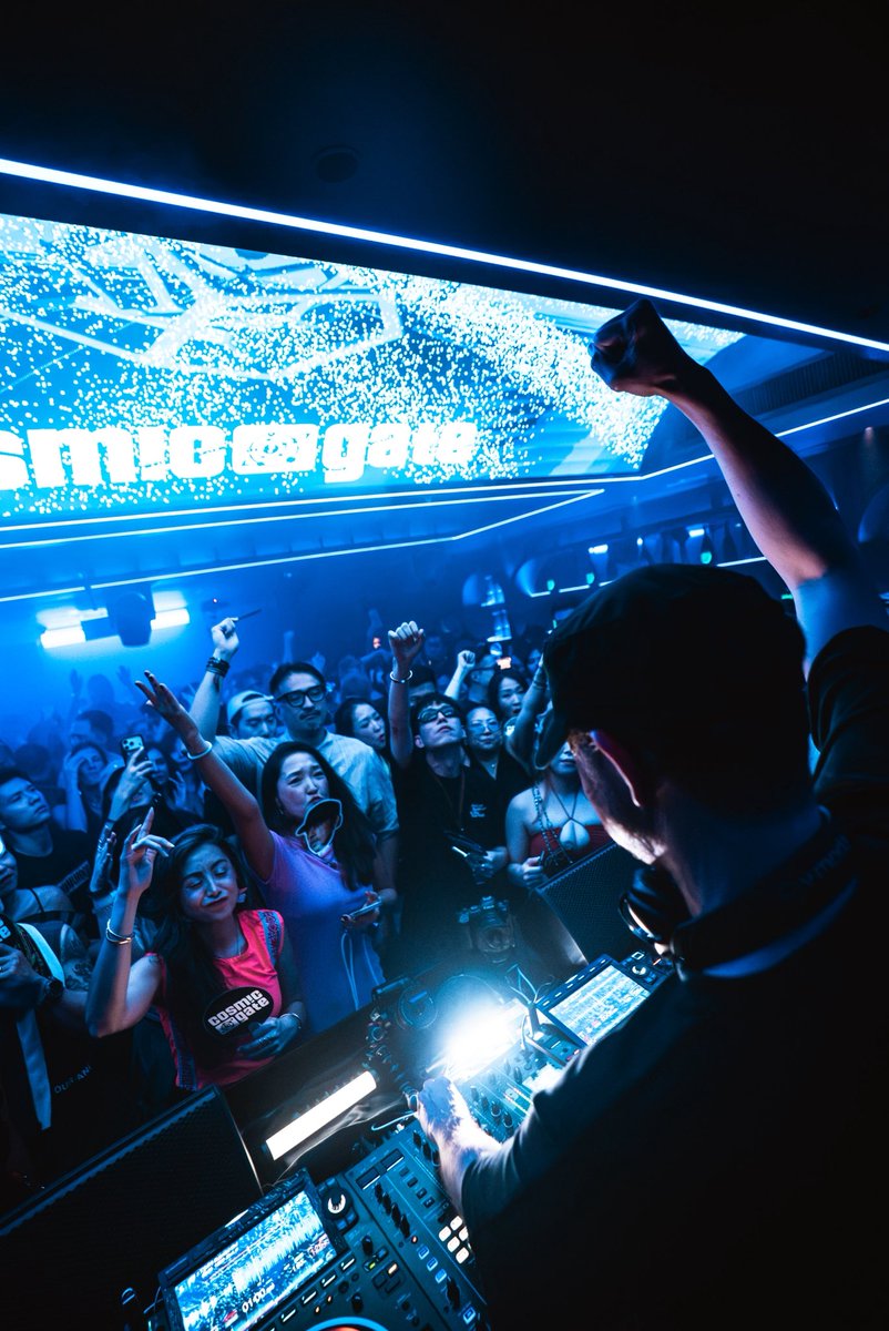cosmicgate's tweet photo. Hong Kong, you guys where out of this world 🔥🚀 #missionhongkong https://t.co/uNu6WZxEdz