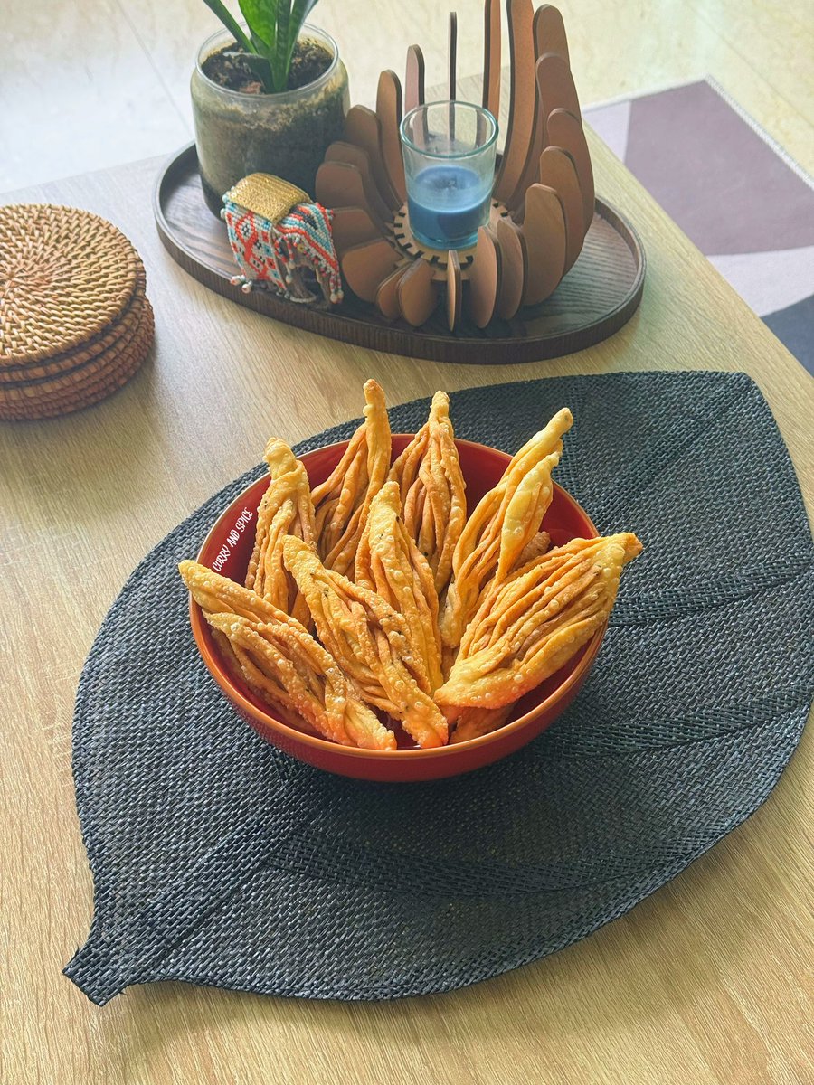 Somasray's tweet photo. STAR-FRUIT SHAPED DEEP FRIED SNACK https://t.co/zYZIFxTgGA https://t.co/skJXyLMVwh