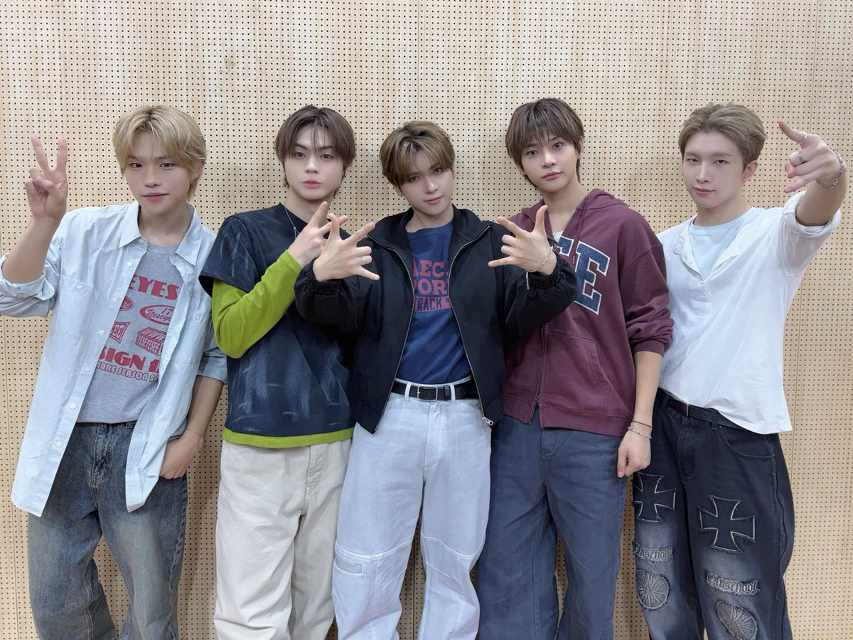 POW_grid's tweet photo. [#POW.pic] 261004

POW (파우) Single Album [FLAVOR] 팬사인회

#POW #파우 #Flavor #플레이버 #GRID #그리드 https://t.co/Vyg5M0QRyi