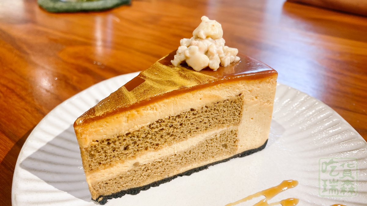 FoodieResen's tweet photo. 三重老眷村的私房甜點！
推開紅磚木門，
整面書牆配黑膠。
點杯漸層冰拿鐵，
挖一口焦糖重乳酪。
安靜到捨不得走！

🍰 https://t.co/H4kiluxDga

週末要衝嗎？

📍 歲月書屋
🚇 新北市三重區正義南路86巷24號
#瑞森慢活中 #新北甜點 https://t.co/N41uCxMv7j