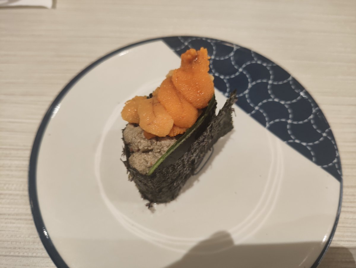 SoulGateKey's tweet photo. 被好多人围着一起吃饭
好开心 https://t.co/dT8nUn6184