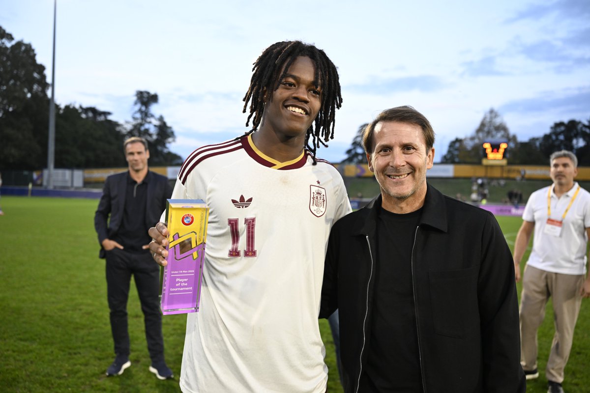 SeleccionRojita's tweet photo. 🎖️Christian Imga (17) fue elegido MVP del torneo 'UEFA Friendship Cup'. 👏💎🇪🇸

Gol a Brasil o asistencia ayer en la Final contra Inglaterra. https://t.co/Qj5xBHEg0P