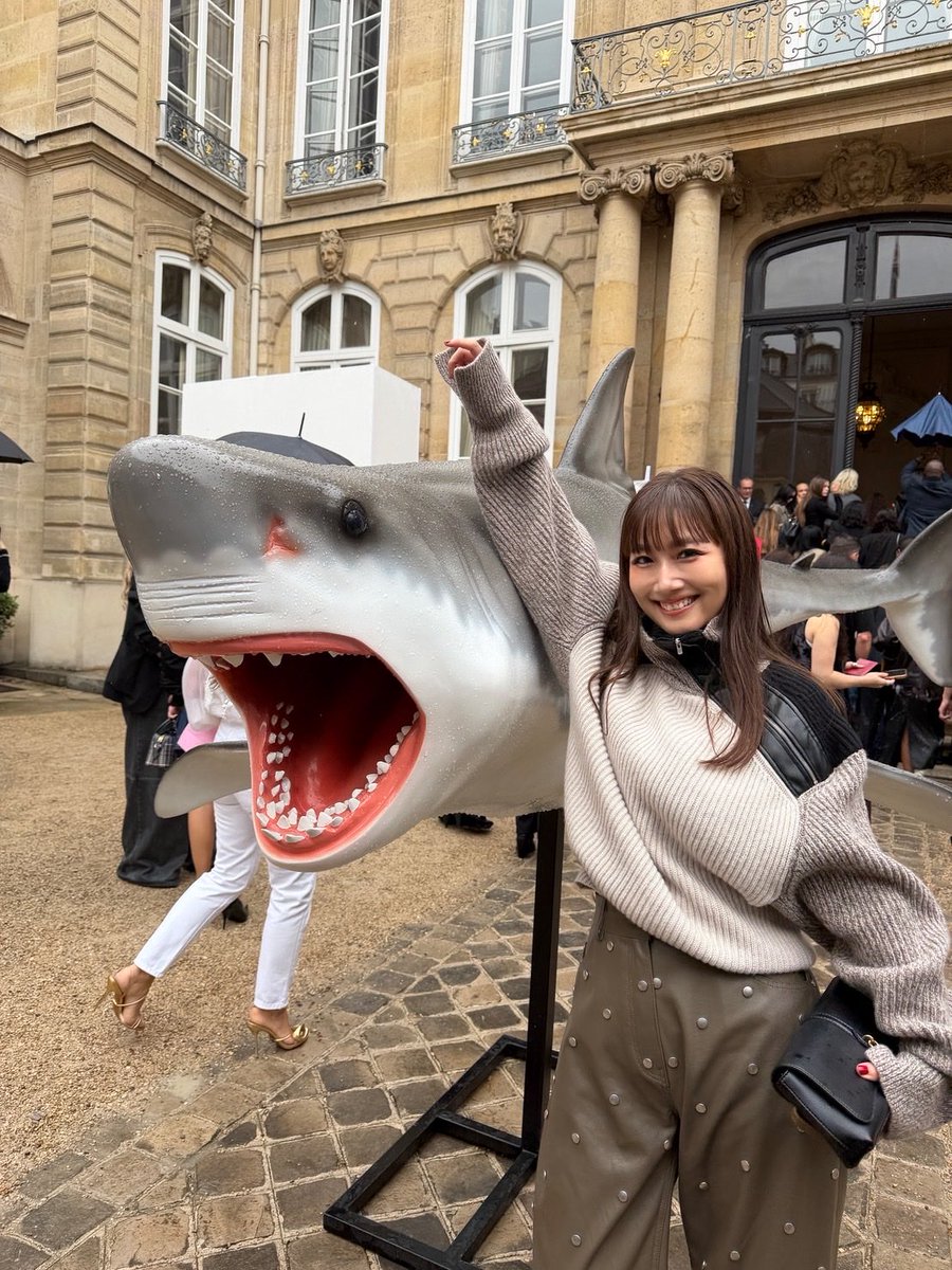 ai_otsuka_staff's tweet photo. Stella McCartney SPRING-SUMMER 2027 in Paris Fashion Week🦈🇫🇷

@StellaMcCartney 
#pfw #parisfashionweek
#stellamccartney #paris https://t.co/twTRI6QkyP
