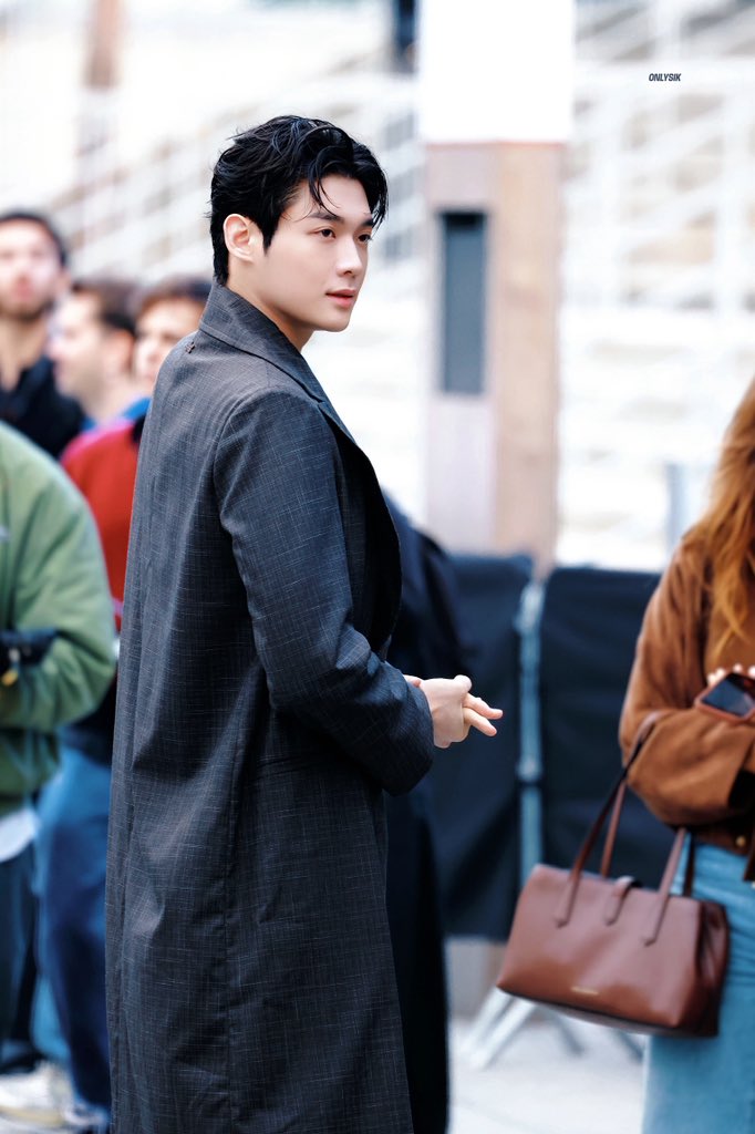 OnlySik_'s tweet photo. 𝟐𝟔𝟏𝟎𝟎𝟒 | 𝐋𝐀𝐂𝐎𝐒𝐓𝐄 𝐒𝐒𝟐𝟕
🐊
KIMYOONSIK LACOSTE SS27 

#KIMYOONSIKxLacoste
#YOONSIKPFWSS27
#김윤식
#KIMYOONSIK https://t.co/DF4Ky8D79z