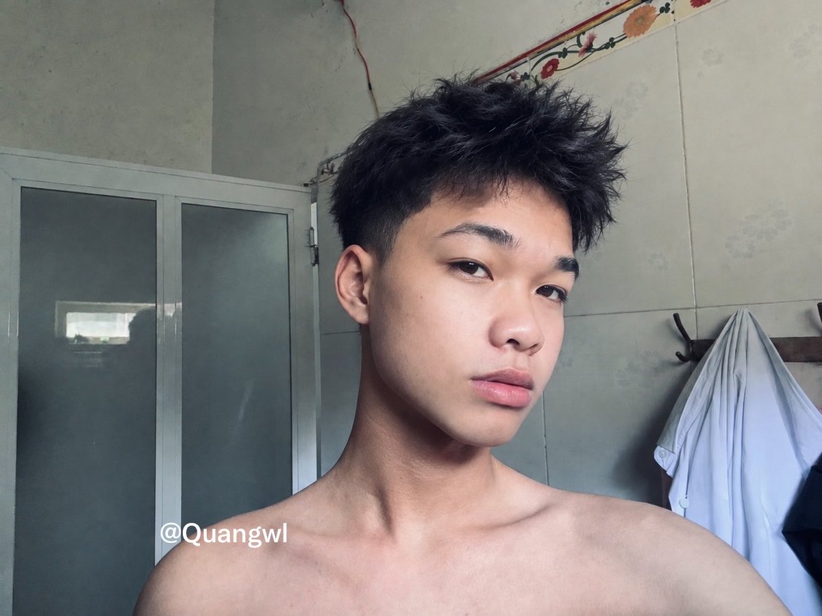 Quangwl's tweet photo. Nhiều người bảo nhìn mặt t đểu đểu =))
Nhìn hiền mà https://t.co/K9KDLTae4N