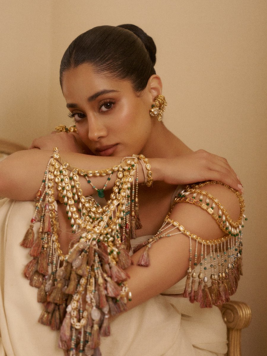 shra_girl's tweet photo. Angel jk 🤍✨🦋
#janhvikapoor BOF https://t.co/x28G18zf9w