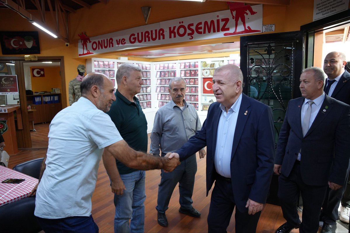 zaferpartisi's tweet photo. Genel Başkanımız Prof. Dr. Ümit Özdağ, Genel Başkan Yardımcılarımız Ali Özgür Kibritcioğlu ve Mahmut Karaaslan, Genel İdare Kurulu Üyemiz Muharrem Özçelik, Genel Başkan Başdanışmanımız Prof. Dr. Şule Gök Tüdeş, Adana İl Başkanımız Ali Oktamış ve il teşkilatımız ile birlikte Türkiye Harp Malulü Gaziler, Şehit Dul ve Yetimleri Derneği Adana Şube Başkanı Sayın Mehmet Ali Bakır’ı ziyaret etti.

Ziyarette gazilerimizin, şehit ailelerimizin ve yetimlerimizin yaşadığı sorunlar ile ülke gündemine ilişkin değerlendirmelerde bulunuldu.

Nazik ev sahiplikleri için Sayın Mehmet Ali Bakır’a ve dernek yönetimine teşekkür ederiz.