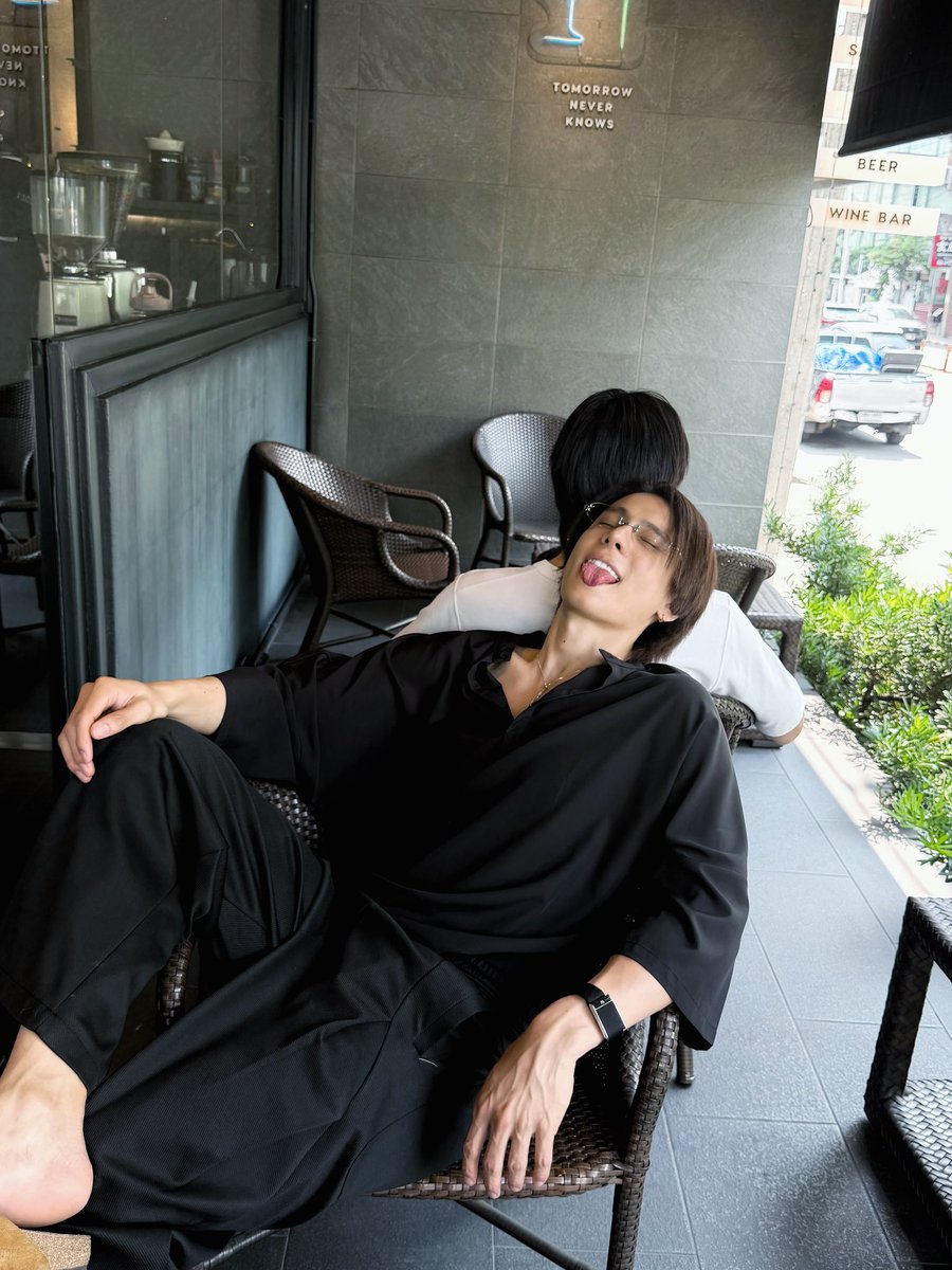 favbibbib's tweet photo. ผู้ชายที่อยู่คาเฟ่ แล้วมันชอบนั่งถ่ายรูปร้านอาหาร มันมีแฟนค่ะ ดูคอปแบ้งไว้ https://t.co/M7QJjT5TMP