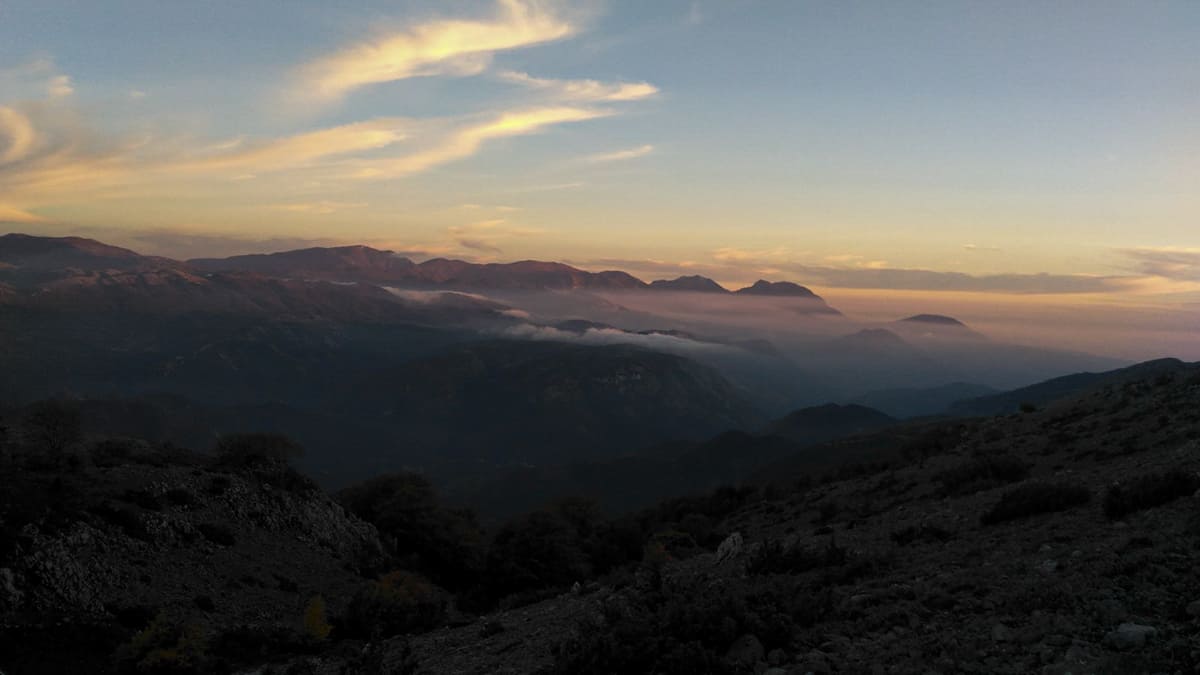 sentieripollino's tweet photo. Un gioiello nel gruppo del Ciagola: scopri l'escursione sul Monte La Destra (1.291 m) a Laino. Un itinerario carsico tra rocce e faggete nel Parco del #Pollino. 
Altro👇
https://t.co/Xt6ZlD81Za
Foto ©Lao Rafting #trekking https://t.co/6NPvJP0LUa