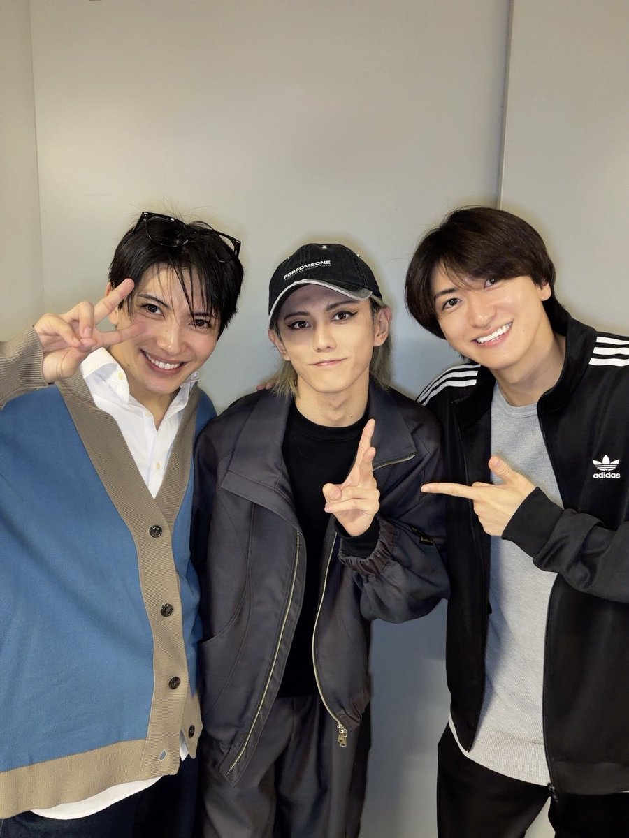 kazuaki_yasue's tweet photo. #新テニミュ
本日もご来場本当に本当にありがとうございました

りょうや300回公演
跡部くんお誕生日

本当に本当に凄いことだよね
持ってるよ間違いなく
みんなに見守ってもらいながらの公演
最後の最後までよろしくな🎾🔥 https://t.co/pxWR2mRpi6