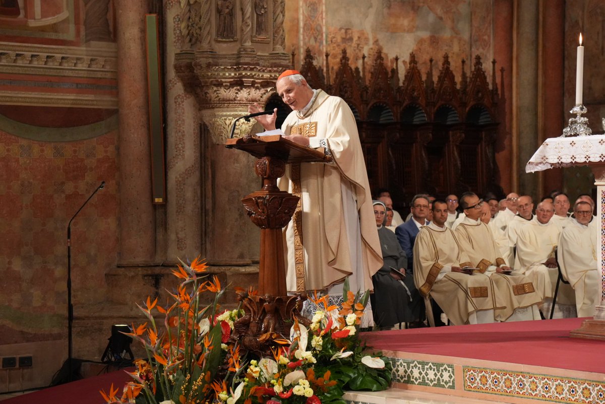 francescoassisi's tweet photo. Frate Francesco disarma il lupo chiamandolo 𝑓𝑟𝑎𝑡𝑒, perché ha disarmato le mani e il cuore… Ci ricorda che la guerra non è un destino e la pace comincia da noi ed è l’unico futuro possibile (card. Matteo Zuppi). https://t.co/fWQalBGuv3