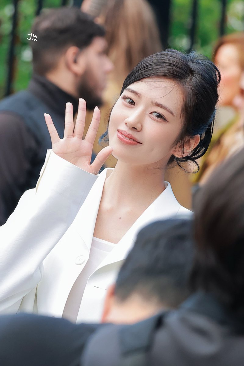 JIAJIA0102's tweet photo. 261004 🐊(2)

YUJIN AT LACOSTE PFW
#YUJINxLacosteSS27
#ANYUJIN #아이브 #안유진 #IVE #YUJIN
#LacosteSS27 https://t.co/seMVqb4ZmN
