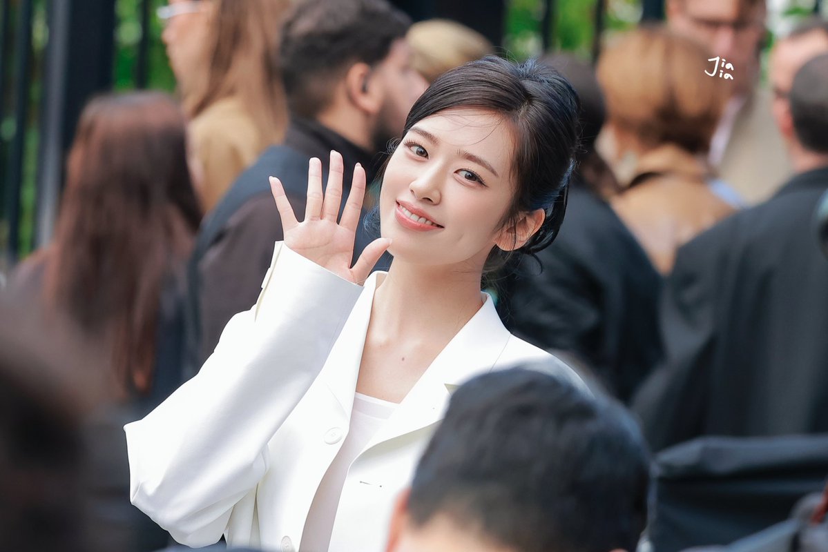 JIAJIA0102's tweet photo. 261004 🐊(2)

YUJIN AT LACOSTE PFW
#YUJINxLacosteSS27
#ANYUJIN #아이브 #안유진 #IVE #YUJIN
#LacosteSS27 https://t.co/seMVqb4ZmN