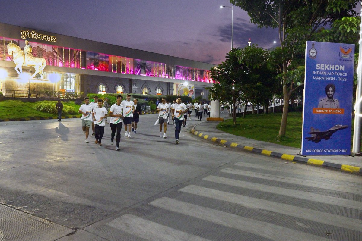PRODefPune's tweet photo. #SekhonIndianAirForceMarathon2026 🏃‍♂️

Air Force Station #Pune organised the 2nd edition of the Sekhon Indian Air Force Marathon (SIM) on 04 Oct 2026, commemorating the valour and legacy of Flying Officer Nirmal Jit Singh Sekhon, #PVC , the only Param Vir Chakra awardee of the #IndianAirForce 

Over 3,500 Air Warriors, families and school children participated in the 21K, 10K and 5K runs. The event was flagged off by Air Commodore Satbir Singh Rai, Air Officer Commanding, Air Force Station Pune.

A fitting tribute to a gallant air warrior and a keen sportsman. 🇮🇳

@SpokespersonMoD 
@IAF_MCC 
@SWAC_IAF 
@IaSouthern 
@PIBMumbai 

#IndianAirForce #IAF #NirmalJitSinghSekhon
#AirForceStationPune #RunForTheNation