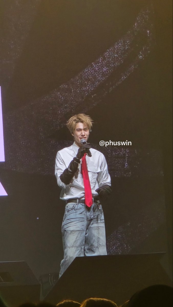 phuswin's tweet photo. i love him in this outfit like MERAH PUTIH DI DADAKU 😭🇮🇩❤️

#2026Phuwin1stFanconinIndonesia #Phuwintang @phuwintang https://t.co/ea40o5s6aX