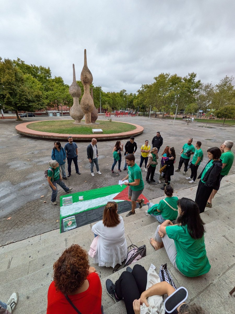 GanarAlcorcon's tweet photo. Este sábado acompañamos a la Asamblea docente de #Alcorcón de cara a la preparación de la huelga educativa del 14 de octubre.

Apoyarles es defender la educación pública, un pilar básico de nuestra comunidad. Todo nuestro apoyo 💛 https://t.co/4pgAF5nPjp