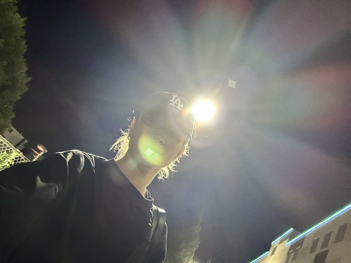 ryuta_urahara's tweet photo. アリオ蘇我！
10月調子いいやん！
このまま突っ走っていっていつか割れんばかりの声をこの地に轟かせようや！
次この時間でライブする時は如何に眩しさを攻略するかに全精力注ぐわ！
みんなも色んな場所で眩しい中見てくれてありがとね！ https://t.co/YhA5uXU9l9