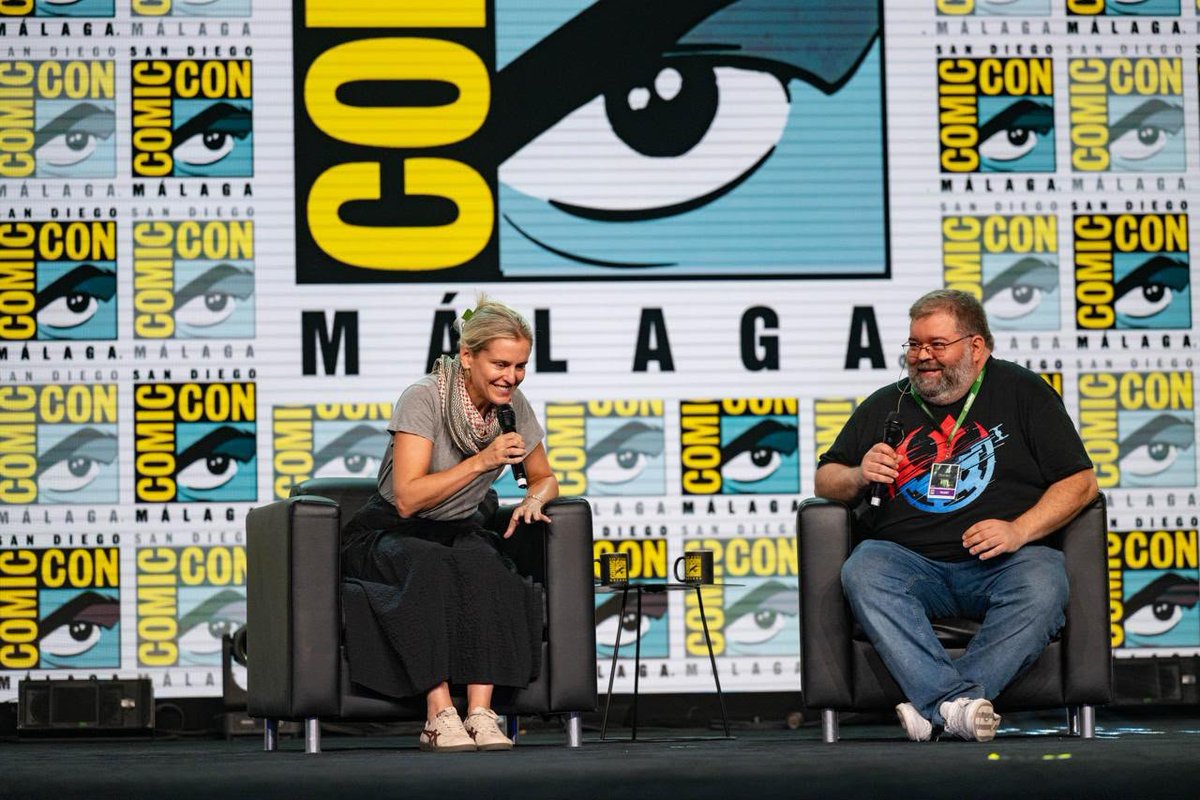 JesusUsero's tweet photo. El panel con Denise Gough fue poderoso, reivindicativo y emotivo en la #SDCCMálaga2026 y el de Jonathan Goldstein y John Francis Daley, ídolos, fue toda una divertidísima master class de cine (y también estuvieron dos grandes como @Rebeccavilches y @Zequiodzilla) https://t.co/7V6xT4wPF9