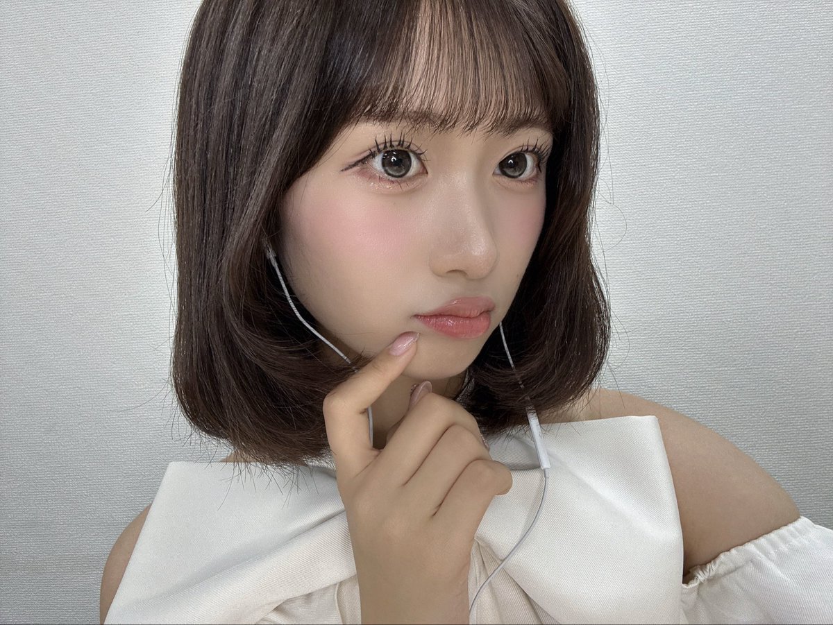 miyu_izawa_2525's tweet photo. オンラインお話会、
ありがとうございました🗣🤍
今日は大きなリボンのワンピース🎀
（おにゅーのお洋服なんだぁ☺︎）
髪型やお洋服をたくさん褒めてもらえて、
とっても幸せまるでした!
そしてお話するのが楽しかったです😚 https://t.co/N2nOZ7NqKi