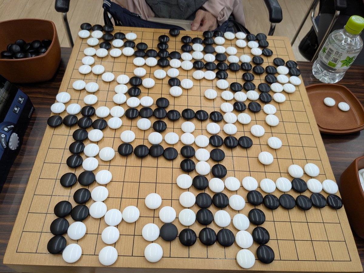 0Renkon3's tweet photo. 5人団体戦に挑戦したよ！
３勝１敗
５子局の置かせ碁も我ながら頑張って勝ちきれて良かった🥹 https://t.co/Dt0QYraddi