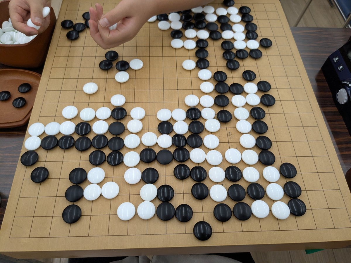 0Renkon3's tweet photo. 5人団体戦に挑戦したよ！
３勝１敗
５子局の置かせ碁も我ながら頑張って勝ちきれて良かった🥹 https://t.co/Dt0QYraddi