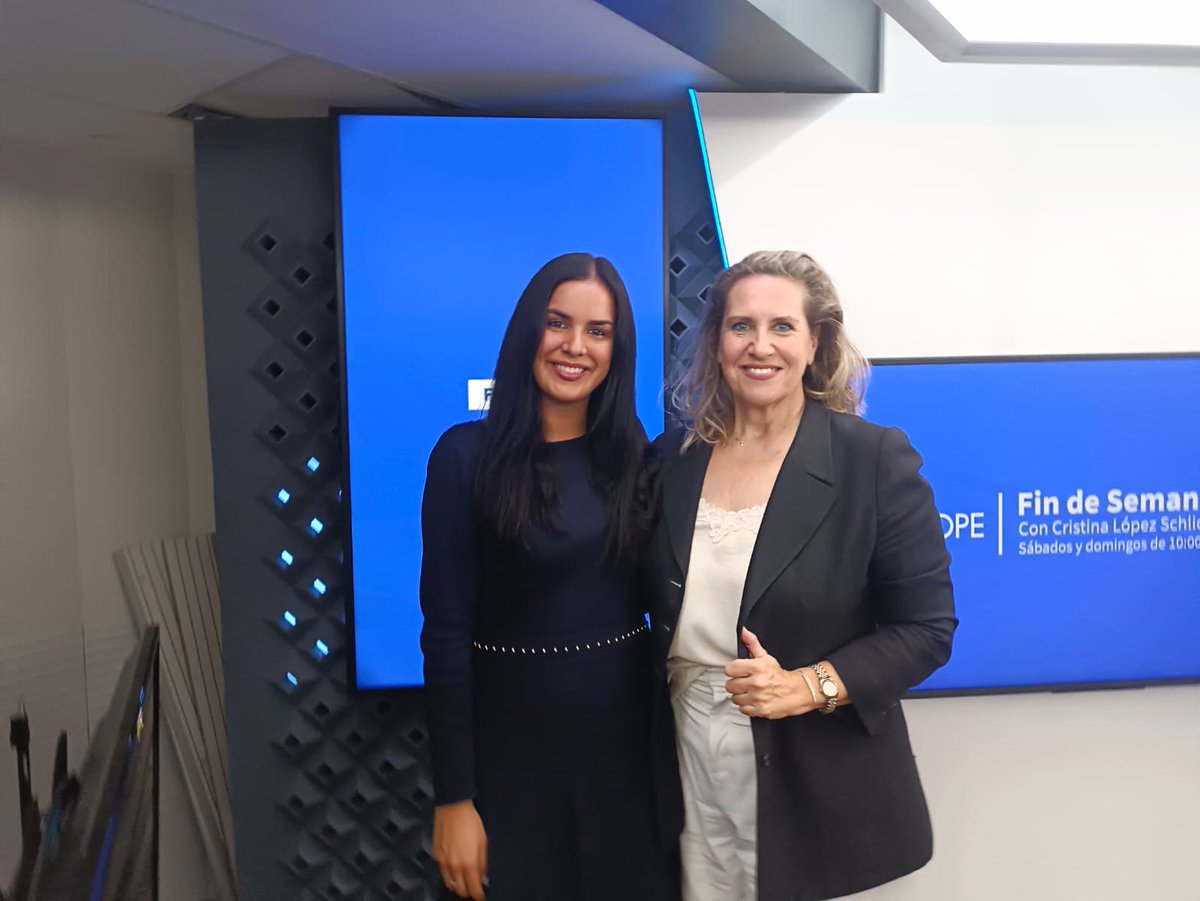 findesemanacope's tweet photo. 📻 Nos acompaña en el estudio a Irene Tabero, @irenetabera, periodista de investigación, que viene con su libro sobre Zapatero. 

🥰¡GRACIAS por acompañarnos! https://t.co/7dVRHF6lJt