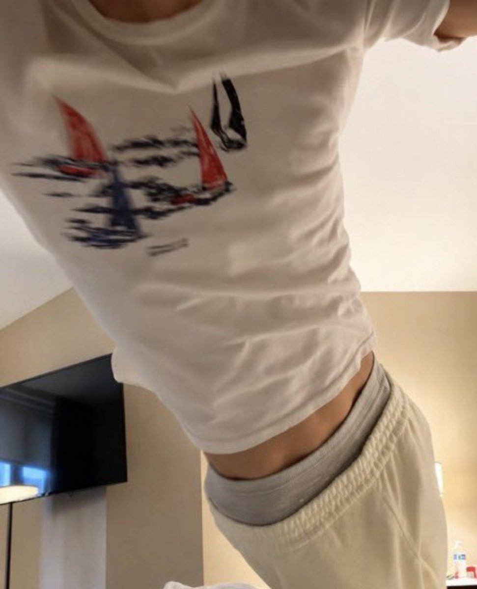 prettyyhyeon's tweet photo. seonghyeon's snatched waist.. https://t.co/aryfDfKeTH