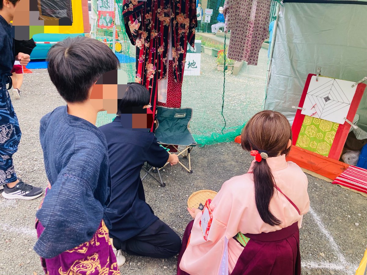 toyotomi_zensui's tweet photo. 10/4小谷城戦国まつり‼️お昼から天気が崩れてふわふわ遊具を畳んしまいましたが、その分、たくさん手裏剣投げで遊んでくれてありがとうございました☺️

ステージも雨の中なんとか皆さんに披露できてよかったです！！
模擬合戦で戦ってくれたみんな、本当にありがとう💥
考えてた作戦はできたかな？👀 https://t.co/U52JWo7MdR